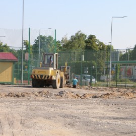 powiększ zdjęcie: Orlik przy ul. Polarnej będzie miał nową nawierzchnię. Jak przebiegają prace?