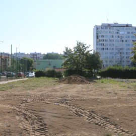 powiększ zdjęcie: Orlik przy ul. Polarnej będzie miał nową nawierzchnię. Jak przebiegają prace?