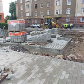 powiększ zdjęcie: LBO 2022. Rewitalizacja podwórza na Kartuzach dobiega końca