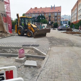 powiększ zdjęcie: LBO 2022. Rewitalizacja podwórza na Kartuzach dobiega końca