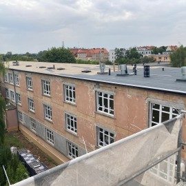 powiększ zdjęcie: Termomodernizacja Zespołu Szkół Budowlanych. Zamontowano panele
