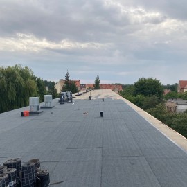 powiększ zdjęcie: Termomodernizacja Zespołu Szkół Budowlanych. Zamontowano panele