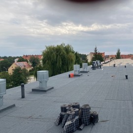 powiększ zdjęcie: Termomodernizacja Zespołu Szkół Budowlanych. Zamontowano panele