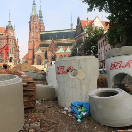 powiększ zdjęcie: Przebudowa placu Słowiańskiego. Prace w przejściu podziemnym