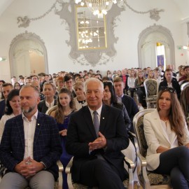 powiększ zdjęcie: Stypendia Prezydenta Legnicy dla najzdolniejszych uczniów