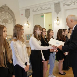 powiększ zdjęcie: Stypendia Prezydenta Legnicy dla najzdolniejszych uczniów