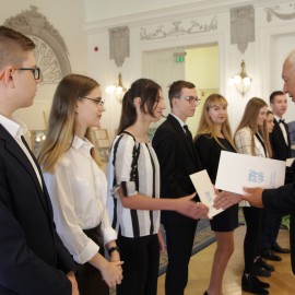 powiększ zdjęcie: Stypendia Prezydenta Legnicy dla najzdolniejszych uczniów