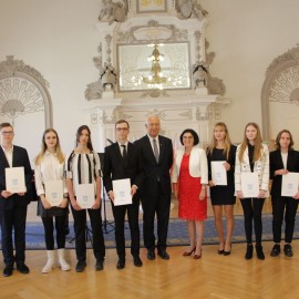 powiększ zdjęcie: Stypendia Prezydenta Legnicy dla najzdolniejszych uczniów