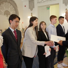 powiększ zdjęcie: Stypendia Prezydenta Legnicy dla najzdolniejszych uczniów