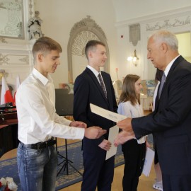 powiększ zdjęcie: Stypendia Prezydenta Legnicy dla najzdolniejszych uczniów