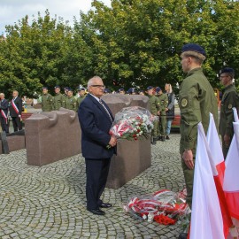 powiększ zdjęcie: Legniczanie uczcili pamięć ofiar Sybiru i agresji sowieckiej na Polskę