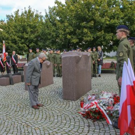 powiększ zdjęcie: Legniczanie uczcili pamięć ofiar Sybiru i agresji sowieckiej na Polskę