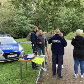powiększ zdjęcie: Świetnie bawiliśmy i uczyliśmy się podczas Gry Miejskiej w parku