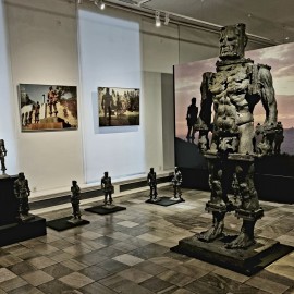 Portret człowieka Zbigniewa Frączkiewicza w Muzeum Miedzi. Odwiedź wystawę