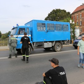 powiększ zdjęcie: Premiera serialu o powodzi tysiąclecia. Zdjęcia kręcono też w Legnicy