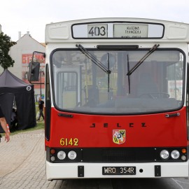 powiększ zdjęcie: Premiera serialu o powodzi tysiąclecia. Zdjęcia kręcono też w Legnicy