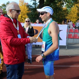 powiększ zdjęcie: 400 zawodniczek i zawodników pobiegło w Legnickim Półmaratonie i Dziesiątce