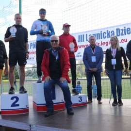 powiększ zdjęcie: 400 zawodniczek i zawodników pobiegło w Legnickim Półmaratonie i Dziesiątce