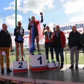 powiększ zdjęcie: 400 zawodniczek i zawodników pobiegło w Legnickim Półmaratonie i Dziesiątce
