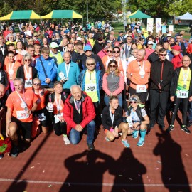 powiększ zdjęcie: 400 zawodniczek i zawodników pobiegło w Legnickim Półmaratonie i Dziesiątce