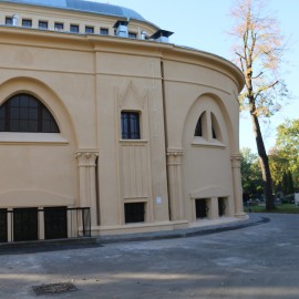 powiększ zdjęcie: Kolejny etap renowacji kaplicy cmentarnej już zakończony