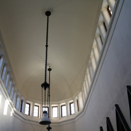 powiększ zdjęcie: Kolejny etap renowacji kaplicy cmentarnej już zakończony