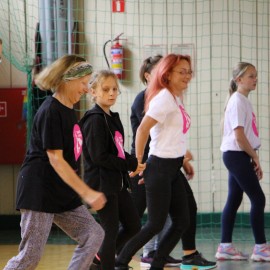 powiększ zdjęcie: Zdrowa Legnica. Waleczne Lwy rodzinnie zakończyły kurs samoobrony