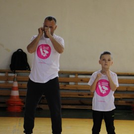 powiększ zdjęcie: Zdrowa Legnica. Waleczne Lwy rodzinnie zakończyły kurs samoobrony