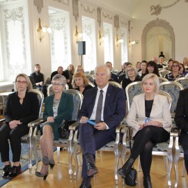 powiększ zdjęcie: Dzień Edukacji Narodowej. Prezydent podziękował i nagrodził nauczycieli