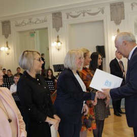 powiększ zdjęcie: Dzień Edukacji Narodowej. Prezydent podziękował i nagrodził nauczycieli