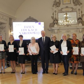 powiększ zdjęcie: Dzień Edukacji Narodowej. Prezydent podziękował i nagrodził nauczycieli