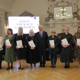 powiększ zdjęcie: Dzień Edukacji Narodowej. Prezydent podziękował i nagrodził nauczycieli