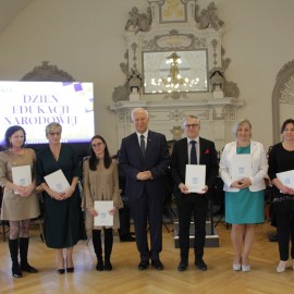 powiększ zdjęcie: Dzień Edukacji Narodowej. Prezydent podziękował i nagrodził nauczycieli