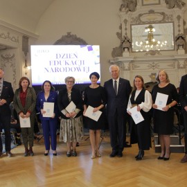powiększ zdjęcie: Dzień Edukacji Narodowej. Prezydent podziękował i nagrodził nauczycieli