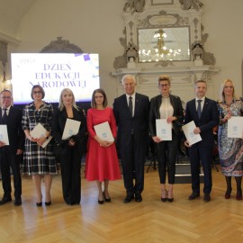 powiększ zdjęcie: Dzień Edukacji Narodowej. Prezydent podziękował i nagrodził nauczycieli
