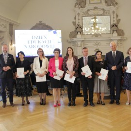 powiększ zdjęcie: Dzień Edukacji Narodowej. Prezydent podziękował i nagrodził nauczycieli