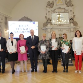 powiększ zdjęcie: Dzień Edukacji Narodowej. Prezydent podziękował i nagrodził nauczycieli