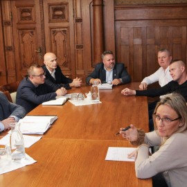 powiększ zdjęcie: Prezydent Tadeusz Krzakowski spotkał się z przedstawicielami składów opału