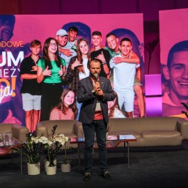 powiększ zdjęcie: 1. Międzynarodowe Forum Młodzieży rozpoczęte