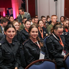 powiększ zdjęcie: Dyskusyjna karuzela w Legnicy