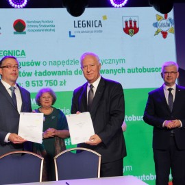 powiększ zdjęcie: Legnica otrzymała dotację na zakup autobusów elektrycznych