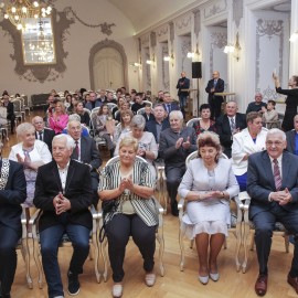 powiększ zdjęcie: Piękny jubileusz miłości i szacunku.19 małżeństw świętowało Złote Gody