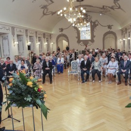 powiększ zdjęcie: Piękny jubileusz miłości i szacunku.19 małżeństw świętowało Złote Gody
