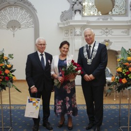 powiększ zdjęcie: Piękny jubileusz miłości i szacunku.19 małżeństw świętowało Złote Gody