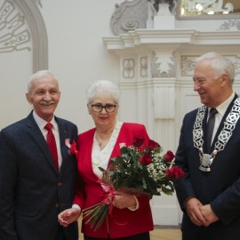 powiększ zdjęcie: Piękny jubileusz miłości i szacunku.19 małżeństw świętowało Złote Gody