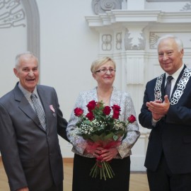 powiększ zdjęcie: Piękny jubileusz miłości i szacunku.19 małżeństw świętowało Złote Gody