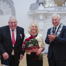 powiększ zdjęcie: Piękny jubileusz miłości i szacunku.19 małżeństw świętowało Złote Gody