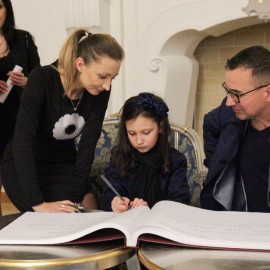 powiększ zdjęcie: Piękny jubileusz miłości i szacunku.19 małżeństw świętowało Złote Gody