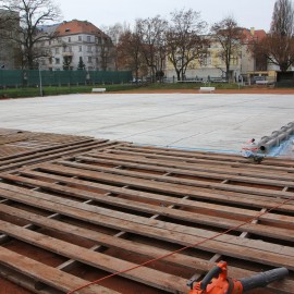 powiększ zdjęcie: Czekolada, piruety, animacje i pingwiny uczące jeździć
