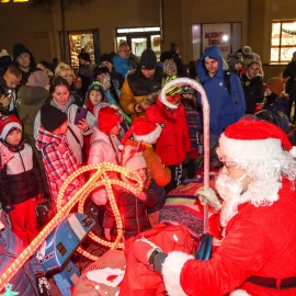 powiększ zdjęcie: W mikołajki rozbłysły nasze iluminacje i sprawiły radość